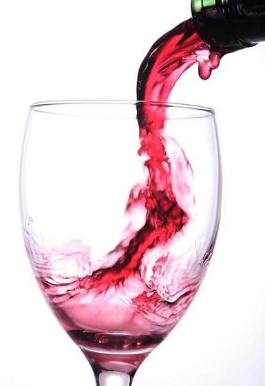 透过酒杯看见你